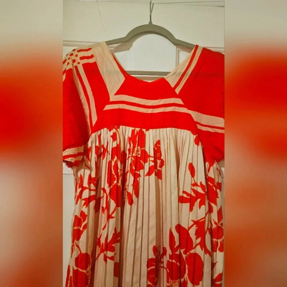 Touche Balneaire Red and cream tie front top/coverup. Size medium - Picture 4 of 11